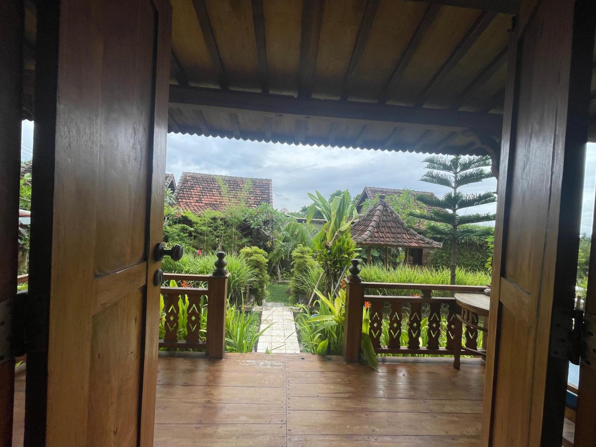 Kepaon Gari Inn Polilit Exterior photo